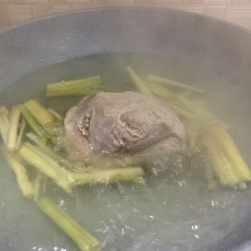 Bước 2 Sơ chế nạm bò Bún nạm bò