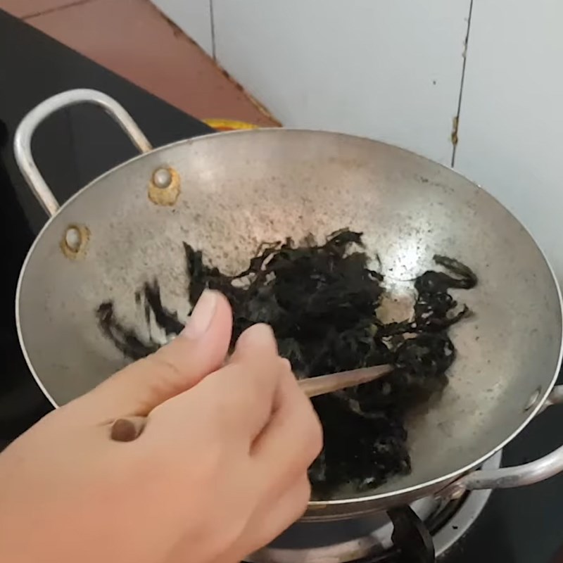 Bước 2 Sơ chế nấm và rong biển Nước mắm chay từ nấm
