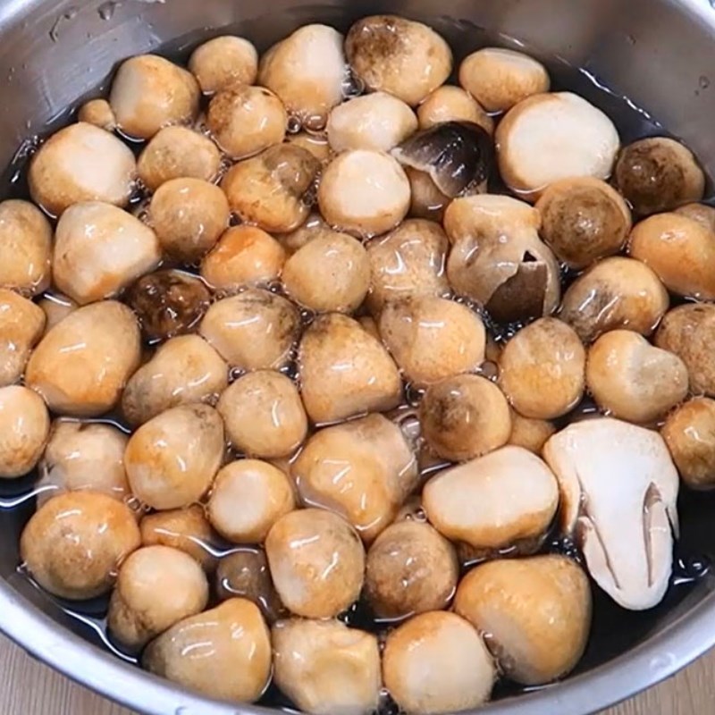 Bước 1 Sơ chế nguyên liệu Bánh canh nấm chay (Công thức được chia sẻ bởi Tiktok Bếp chay XANH)