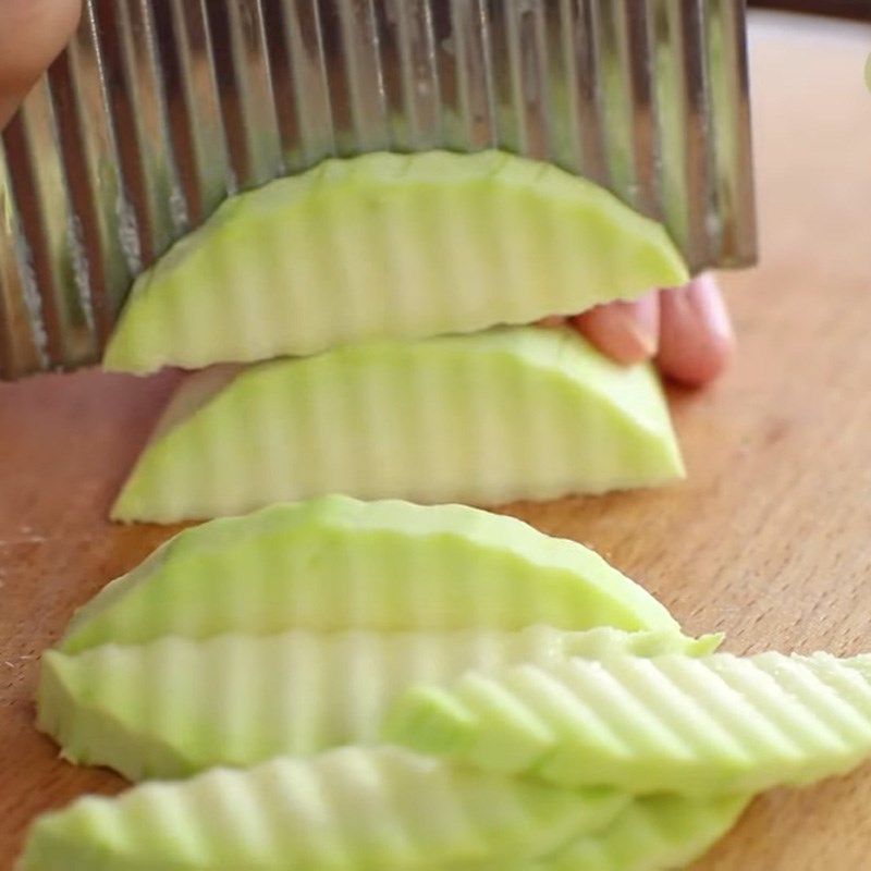 Bước 1 Sơ chế nguyên liệu Chân gà rút xương trộn xoài xanh chua ngọt