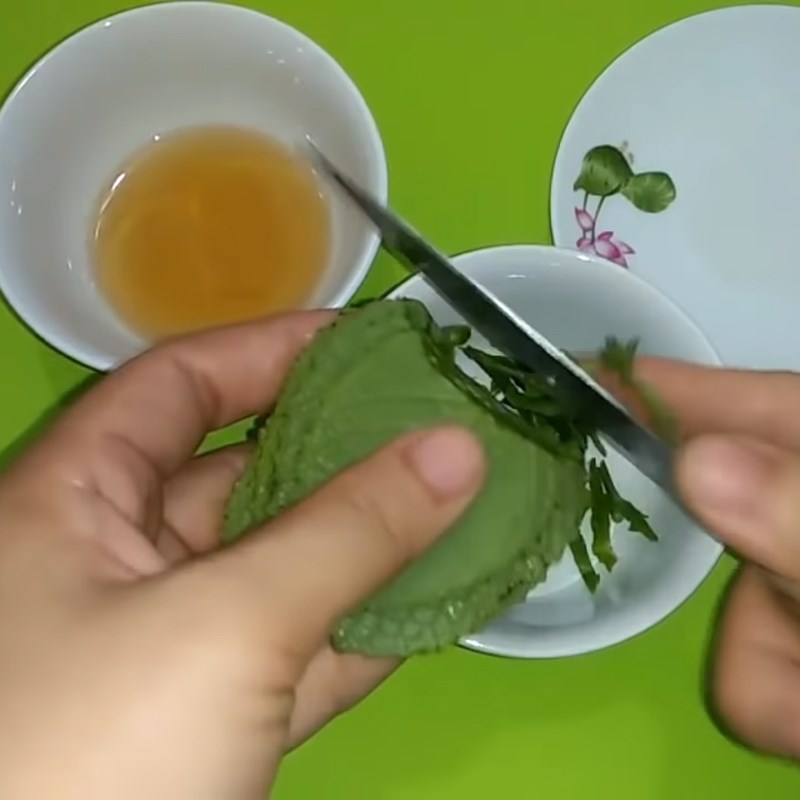 Bước 1 Sơ chế nguyên liệu Siro húng chanh mật ong