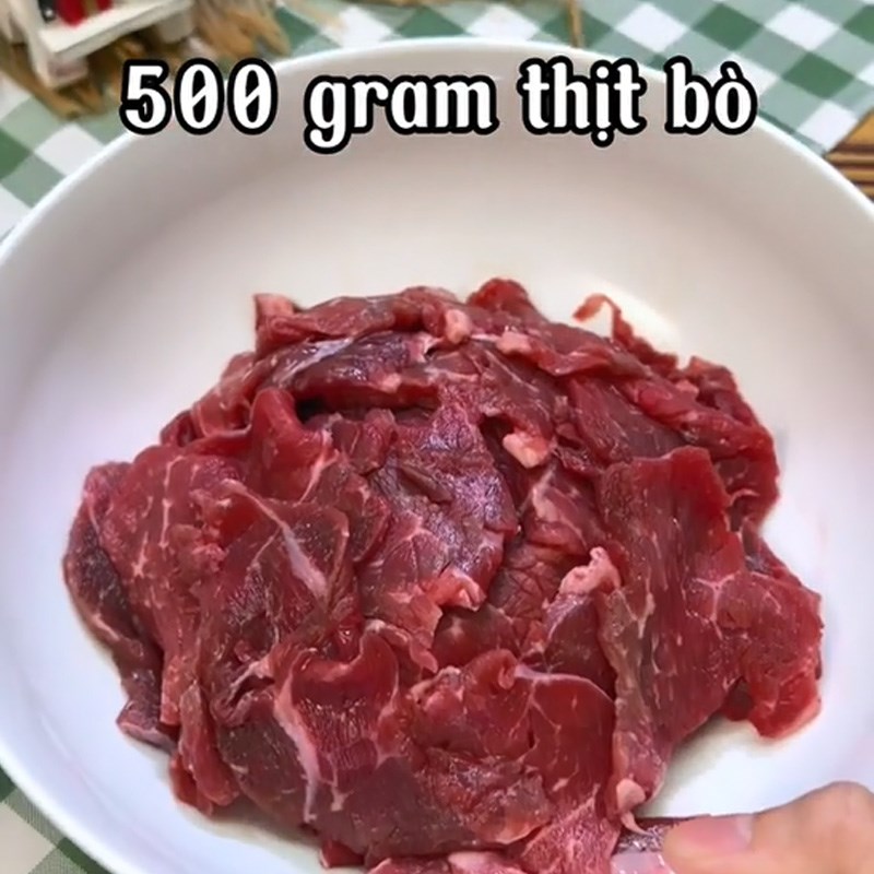 Bước 1 Sơ chế nguyên liệu Lẩu bò mắm ruốc (Công thức từ TikTok Cách Nấu Ngon cùng Cách Nấu Ngon)
