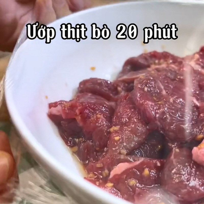 Bước 1 Sơ chế nguyên liệu Lẩu bò mắm ruốc (Công thức từ TikTok Cách Nấu Ngon cùng Cách Nấu Ngon)