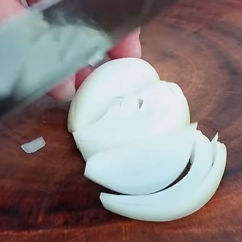 Bước 1 Sơ chế nguyên liệu Lẩu cá lóc nấu nấm