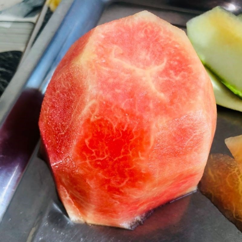 Bước 1 Sơ chế nguyên liệu Nước ép dưa hấu lê