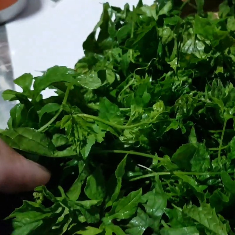 Bước 1 Sơ chế nguyên liệu Bò nhúng nước dừa lá khổ qua rừng
