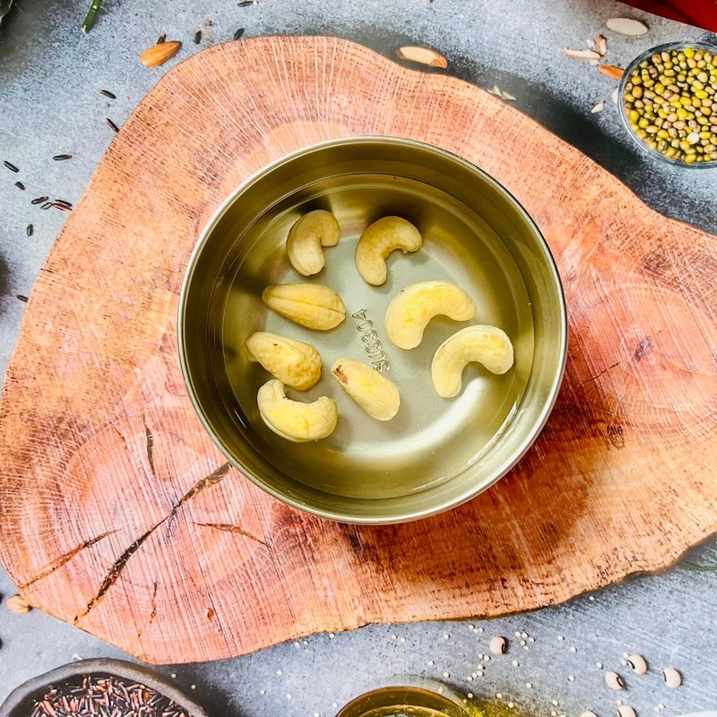 Bước 1 Sơ chế nguyên liệu Sữa hạt điều cacao yến mạch (Công thức được chia sẻ từ người dùng)