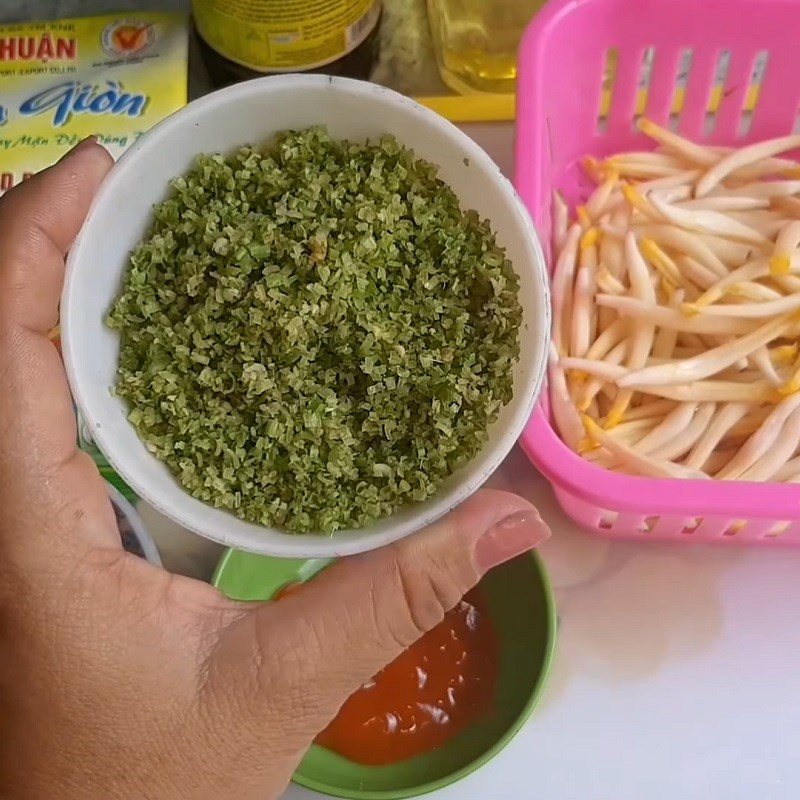 Bước 1 Sơ chế nguyên liệu Cá cơm xào sả ớt chay