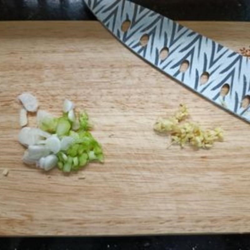 Bước 1 Sơ chế nguyên liệu Bún gạo lứt trộn chay