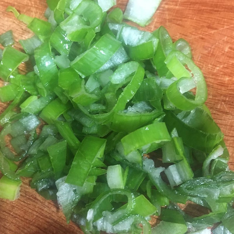 Bước 1 Sơ chế nguyên liệu Trứng xào cà chua