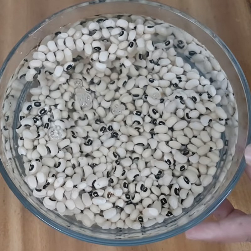 Bước 1 Sơ chế nguyên liệu Chè đậu trắng
