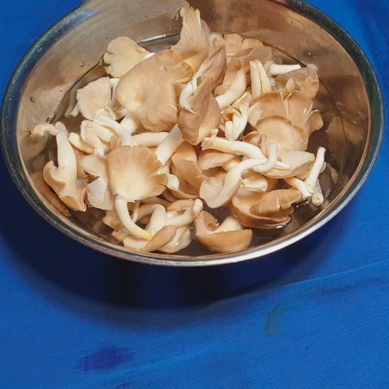 Bước 1 Sơ chế nguyên liệu Bún gỏi già chay (Công thức được chia sẻ bởi Tiktok Bếp chay XANH)