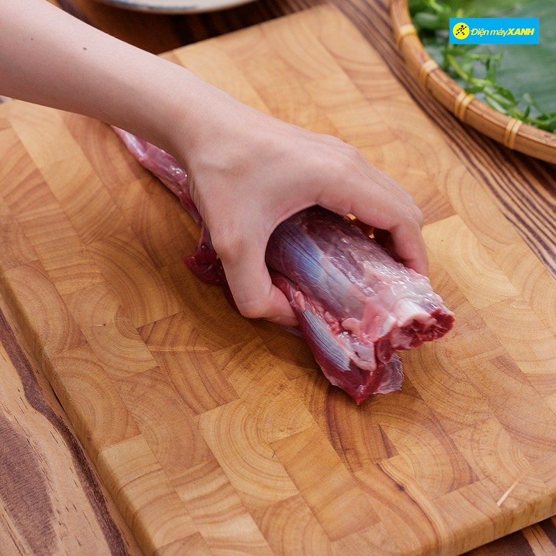 Bước 1 Sơ chế nguyên liệu Lẩu bò mắm ruốc