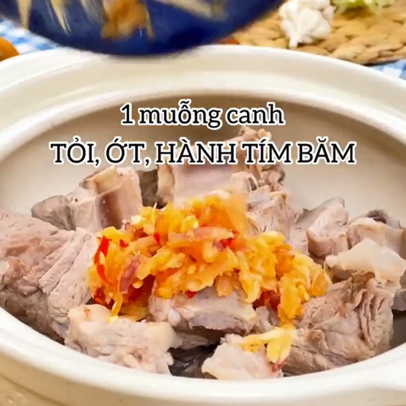 Bước 2 Sơ chế nguyên liệu Sườn kho trứng cút (Công thức được chia sẻ từ TikTok Cách Nấu Ngon cùng Cách Nấu Ngon)