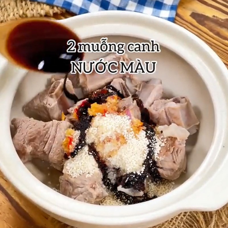 Bước 2 Sơ chế nguyên liệu Sườn kho trứng cút (Công thức được chia sẻ từ TikTok Cách Nấu Ngon cùng Cách Nấu Ngon)