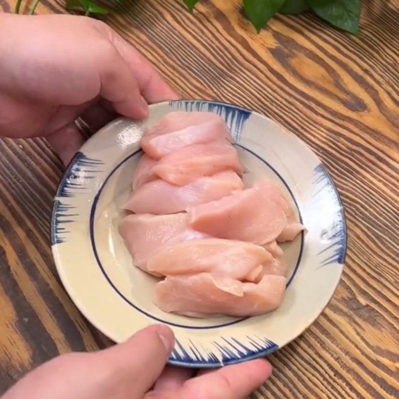 Bước 1 Sơ chế nguyên liệu Gà sốt mật ong (Công thức được chia sẻ từ Tiktok Cách Nấu Ngon cùng Cách Nấu Ngon)