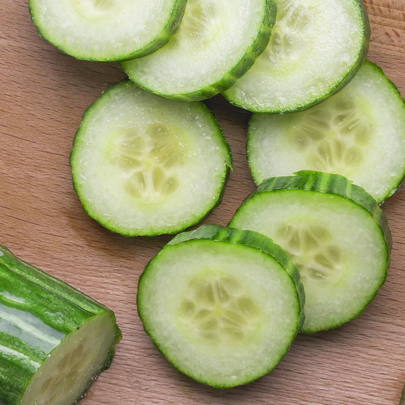 Bước 1 Sơ chế nguyên liệu Salad cá hồi dầu giấm