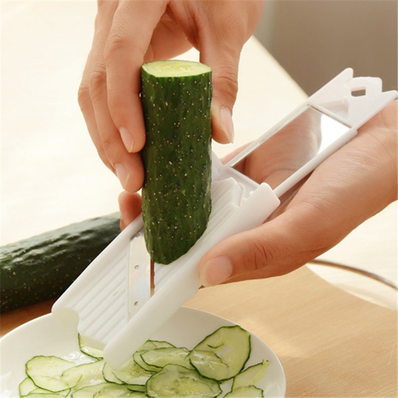 Bước 1 Sơ chế nguyên liệu Salad cá hồi sốt sữa chua