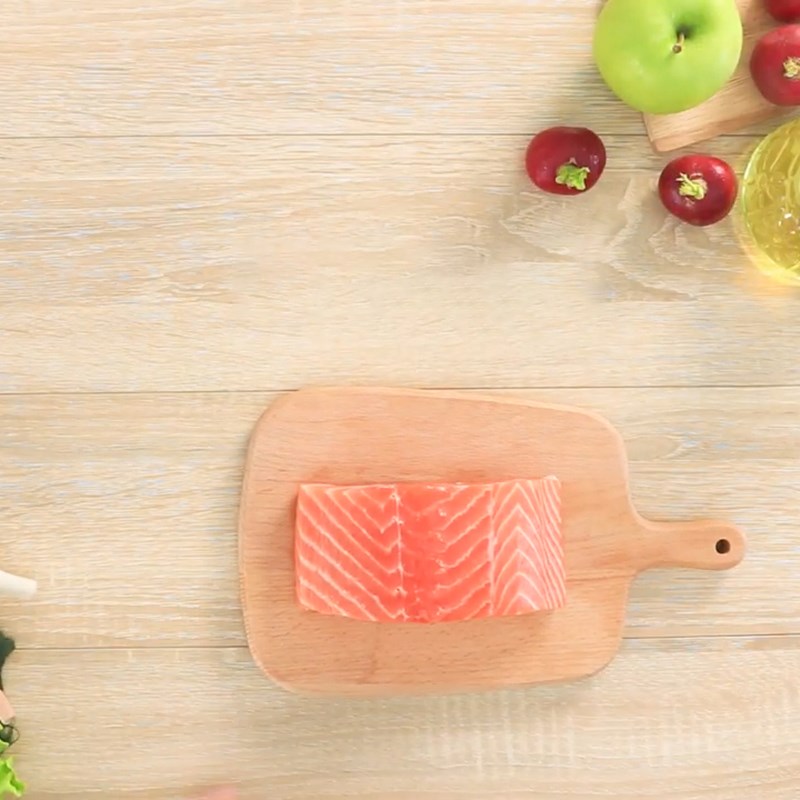 Bước 1 Sơ chế nguyên liệu Salad cá hồi sốt sữa chua
