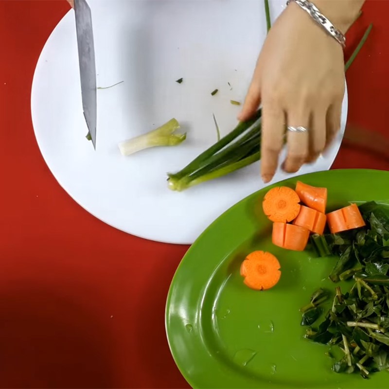 Bước 1 Sơ chế nguyên liệu Canh vịt nấu khoai sọ