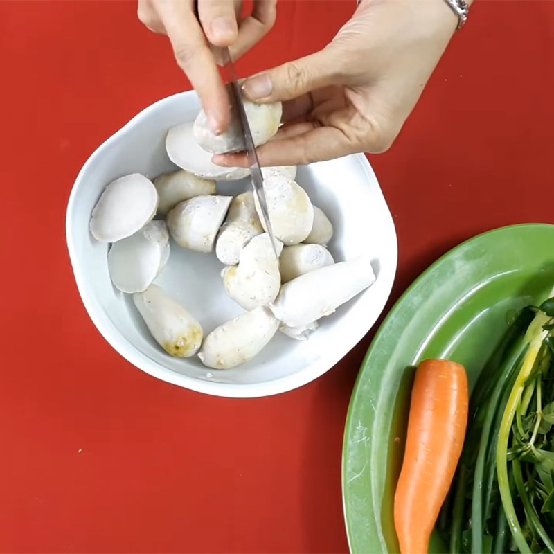Bước 1 Sơ chế nguyên liệu Canh vịt nấu khoai sọ