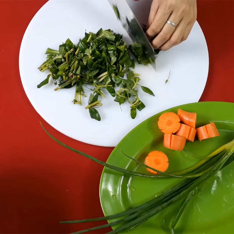 Bước 1 Sơ chế nguyên liệu Canh vịt nấu khoai sọ