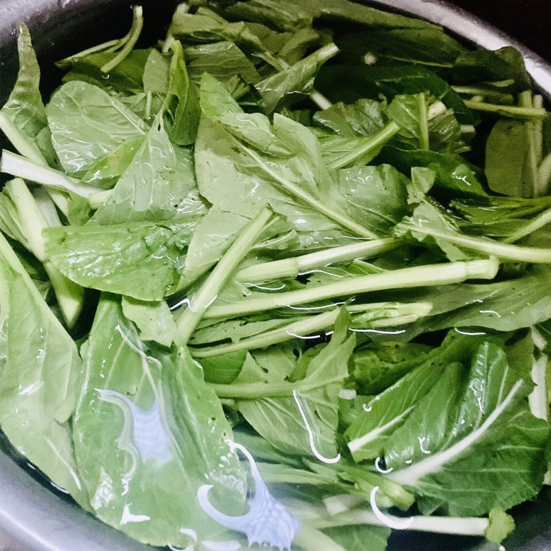 Bước 1 Sơ chế nguyên liệu Cải ngọt xào tỏi (công thức được chia sẻ từ người dùng)