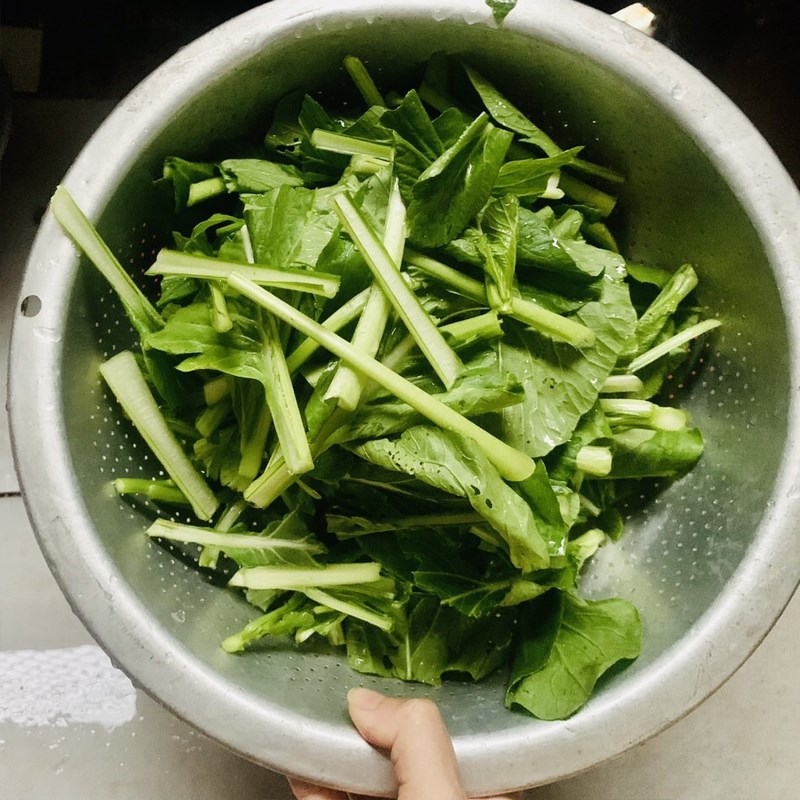 Bước 1 Sơ chế nguyên liệu Cải ngọt xào tỏi (công thức được chia sẻ từ người dùng)