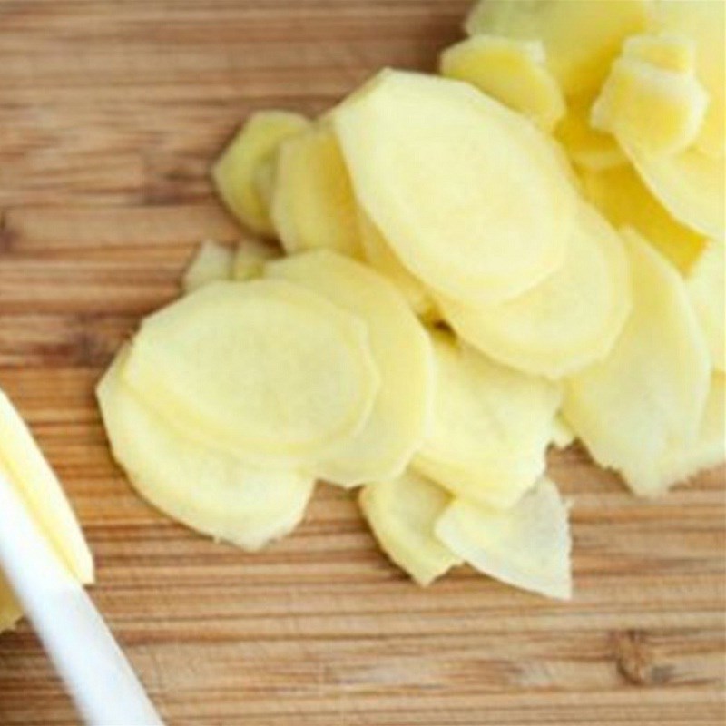 Bước 1 Sơ chế nguyên liệu Gà ác hấp bí đỏ