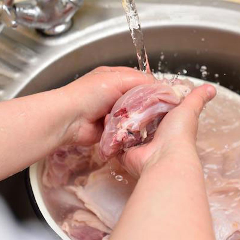 Bước 1 Sơ chế nguyên liệu Cháo gà đậu xanh