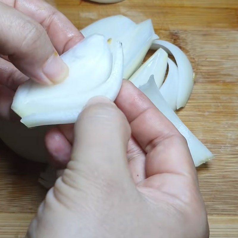 Bước 1 Sơ chế nguyên liệu Bún cá mòi hộp