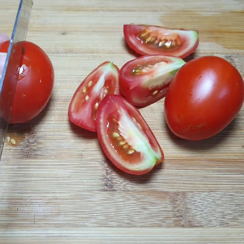 Bước 1 Sơ chế nguyên liệu Bún cá mòi hộp