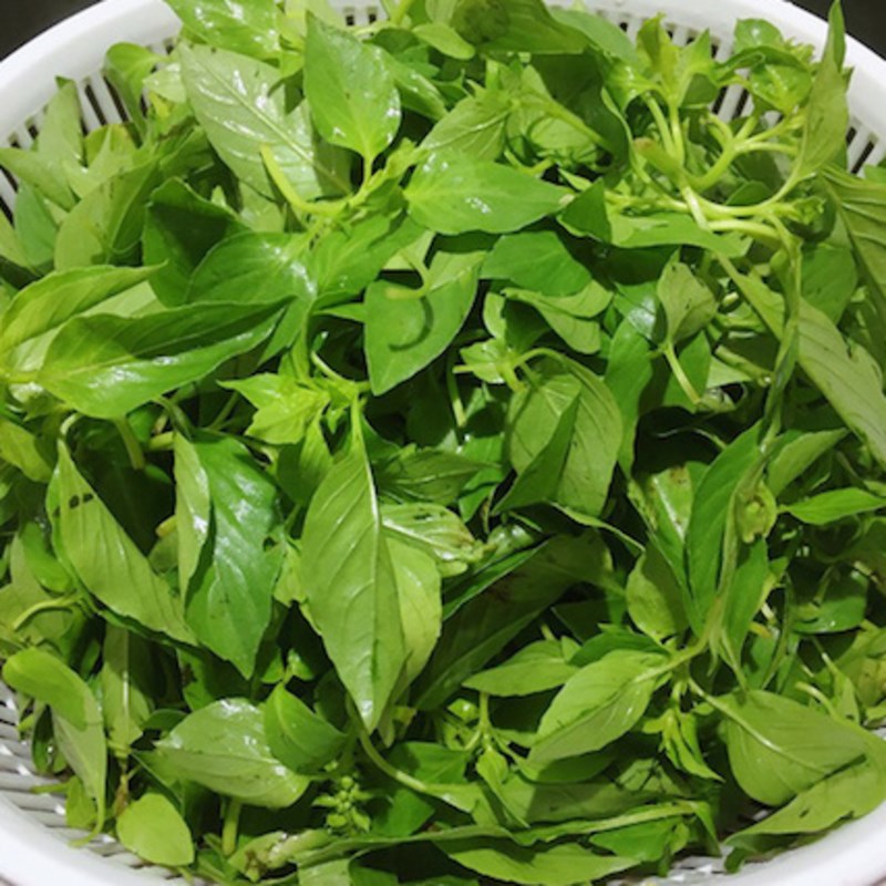 Bước 1 Sơ chế nguyên liệu Canh gà lá é
