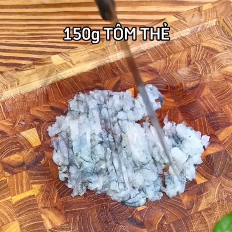 Bước 1 Sơ chế nguyên liệu Bún nước lèo (Công thức được chia sẻ bởi Tiktok Cách Nấu Ngon cùng Cách Nấu Ngon)