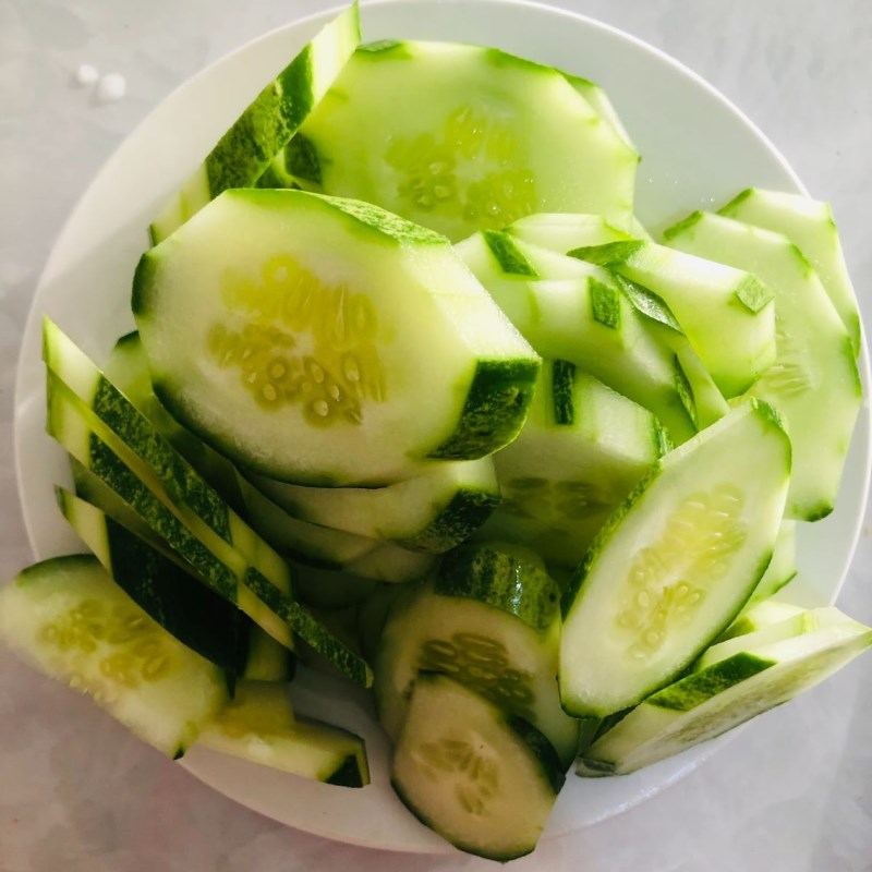 Bước 1 Sơ chế nguyên liệu Sinh tố dưa leo gừng
