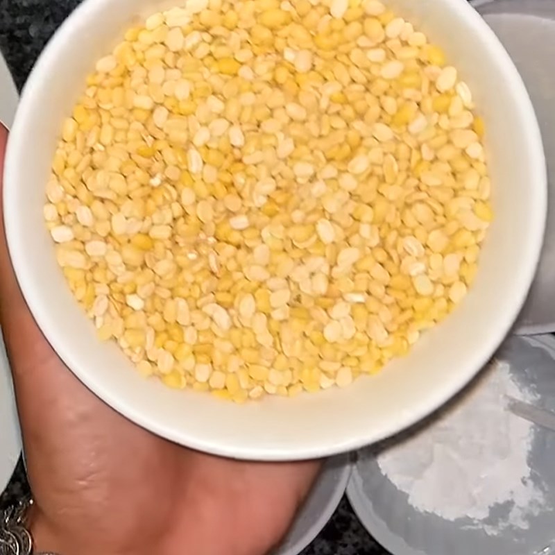 Bước 1 Sơ chế nguyên liệu Chè bí đỏ bằng nồi cơm điện