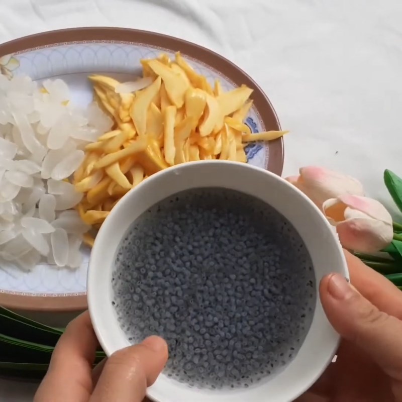 Bước 1 Sơ chế nguyên liệu Chè mít đát hạt é