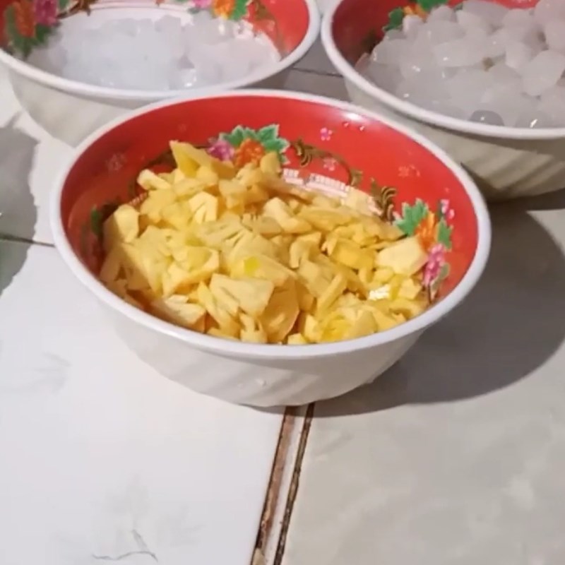 Bước 1 Sơ chế nguyên liệu Chè mít đát thơm (dứa)