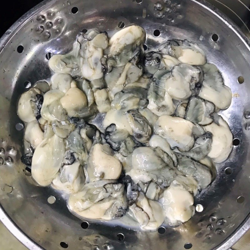 Bước 1 Sơ chế nguyên liệu Cháo hàu nấm rơm