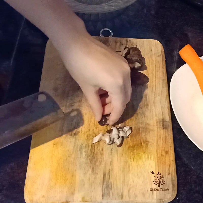 Bước 1 Sơ chế nguyên liệu Cháo gà nấm hương