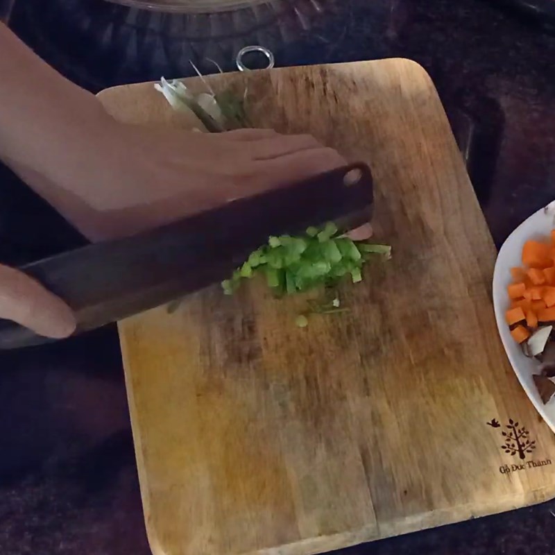 Bước 1 Sơ chế nguyên liệu Cháo gà nấm hương
