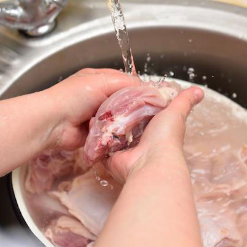 Bước 1 Sơ chế nguyên liệu Cháo gà nấm hương