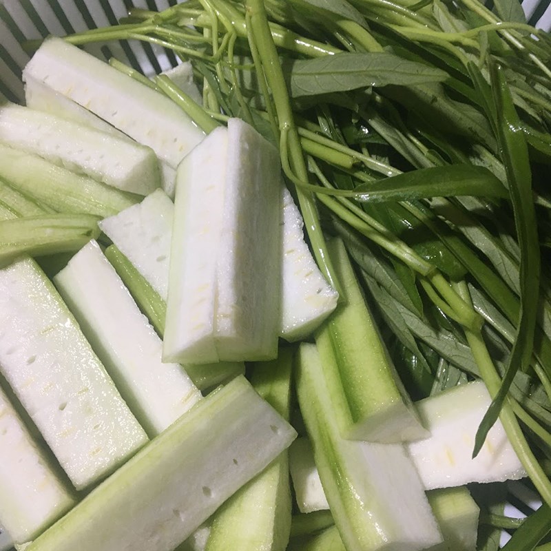 Bước 1 Sơ chế nguyên liệu Rau muống xào mướp hương