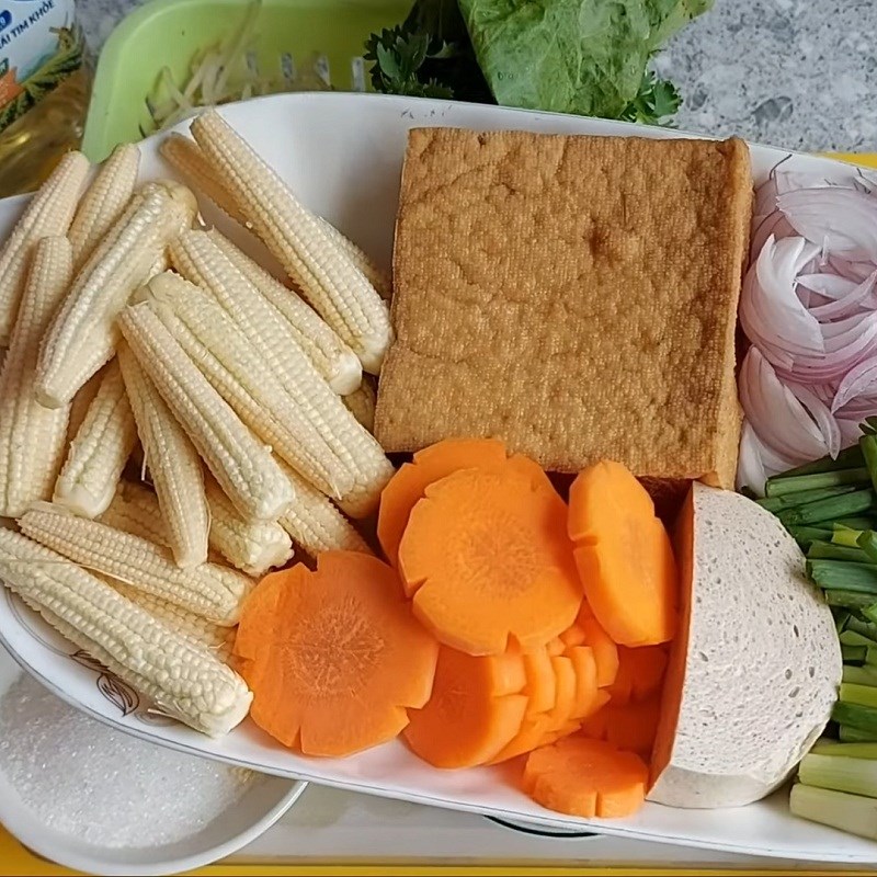 Bước 1 Sơ chế nguyên liệu Hủ tiếu khô chay với chả