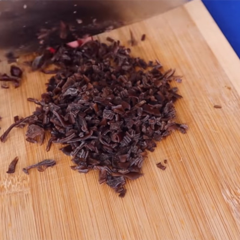 Bước 1 Sơ chế nguyên liệu Miến trộn chay (Công thức được chia sẻ từ Tiktok Bếp chay XANH)