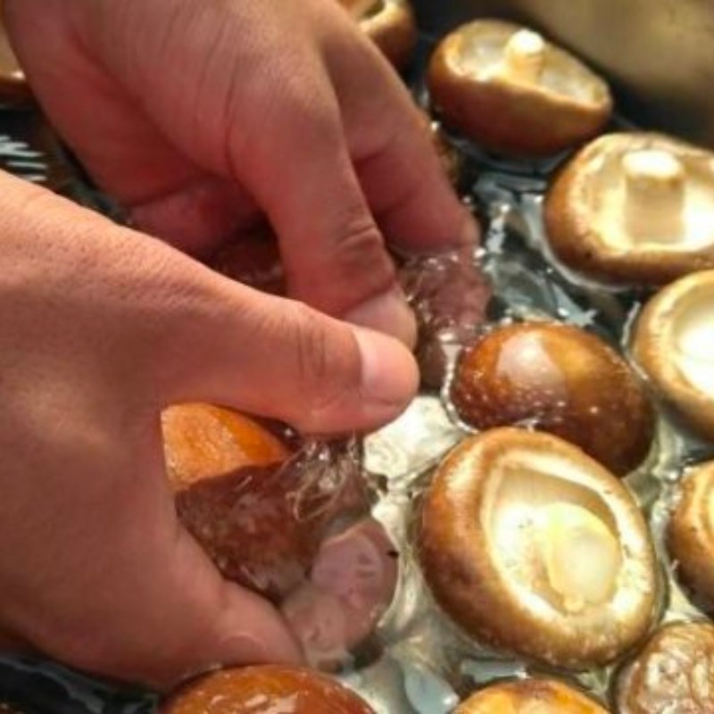 Bước 1 Sơ chế nguyên liệu Mì quảng chay (Công thức được chia sẻ bởi Tiktok Bếp chay XANH)