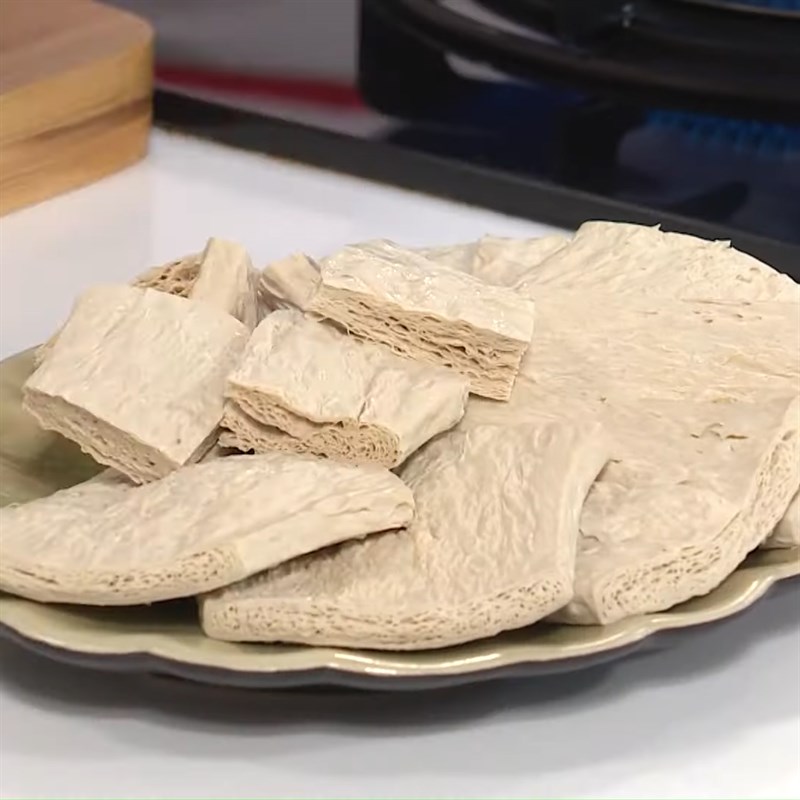 Bước 1 Sơ chế nguyên liệu Đậu hũ kho sườn chay