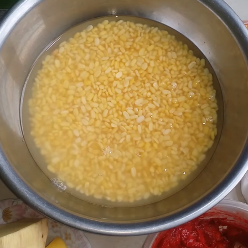 Bước 1 Sơ chế nguyên liệu Chè trôi nước gấc nhân đậu xanh