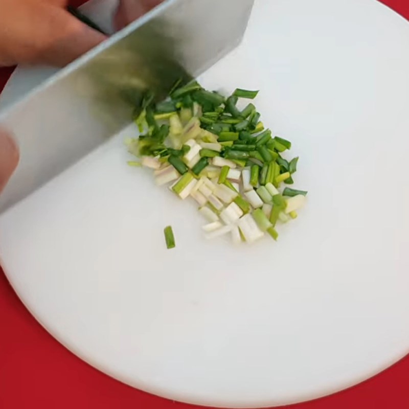 Bước 2 Sơ chế nguyên liệu khác Cá trê kho tương hột