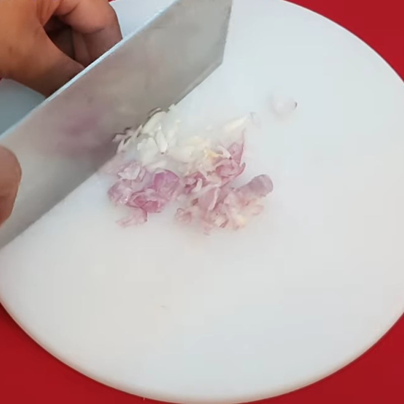 Bước 2 Sơ chế nguyên liệu khác Cá trê kho tương hột